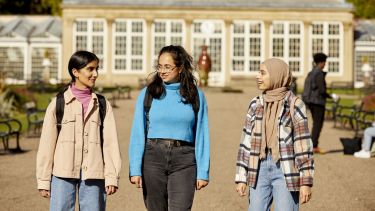 3 undergraduate students walking the Sheffield Botanical Gardens