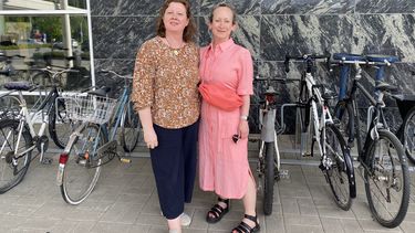 Dr Jessica Bradley with Professor Sari Pöyhönen outside the University of Jyväskylä