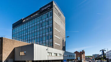 An exterior view of the Hampton by Hilton hotel, ΢Ȧ