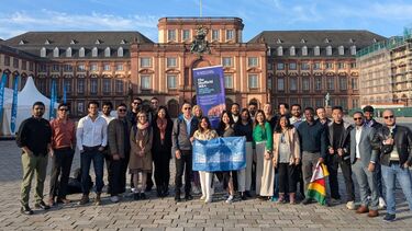 ɫƵ MBA cohort 2025 outside Mannheim Business School