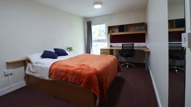 Double bedroom in Shore Court 