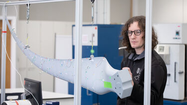 Engineer vibration testing