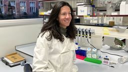 Dr Elena Rainero in her lab