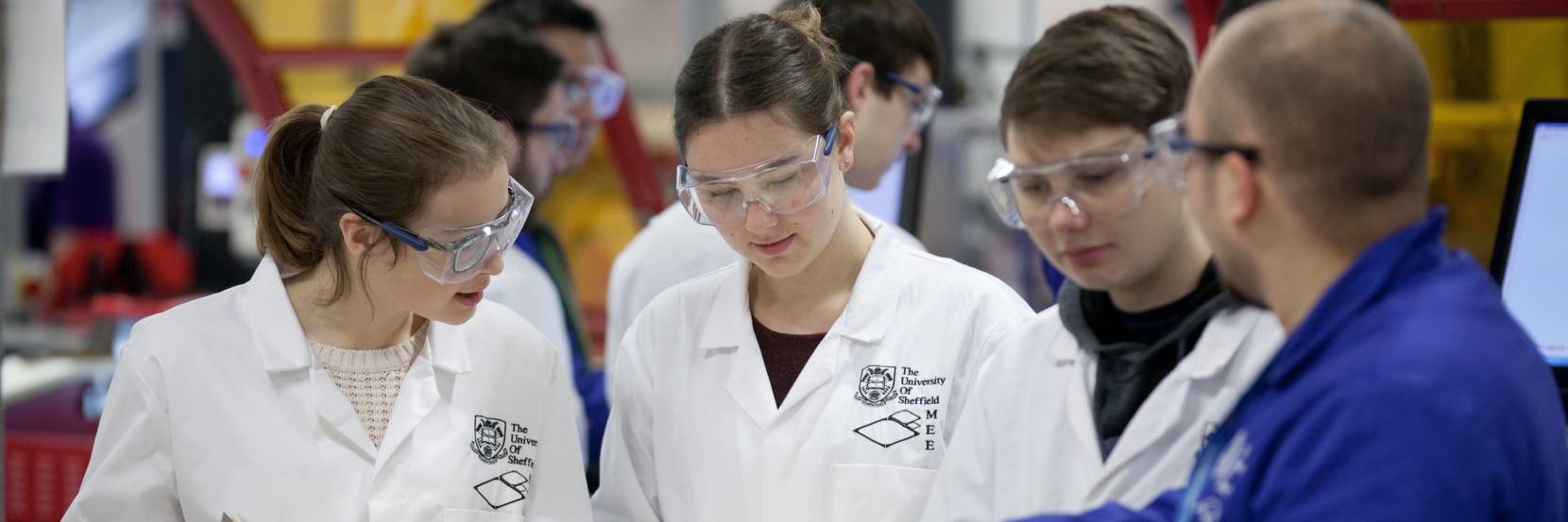 An image of a group of students working in the Diamond lab