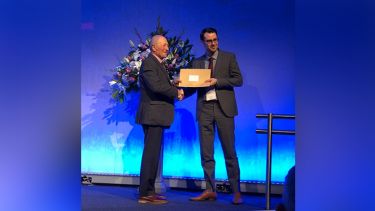 Adam Braithwaite receiving his award from Professor Stephen Spiro, Vice-Chair of the BLF. Photo credit - @IanJarroldBLF.