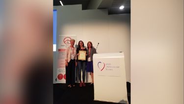 Blanca receiving her award from Dr Karen Porter, Chair of the BSCR and Professor Sheila Francis, Secretary of the BAS.