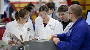 An image of a group of students working in the Diamond lab
