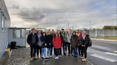 Students visit oil refinery 