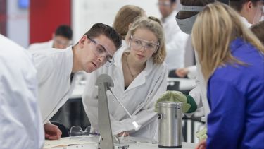 Two engineering students in the Diamond labs