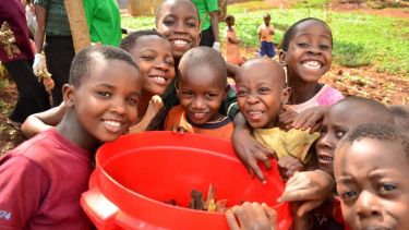 Walukuba children collecting organic waste. Copyright Katie McQuaid 2016.