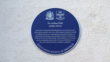 The blue plaque in recognition of Sir Arthur Hall, on the wall of 40 Victoria Street