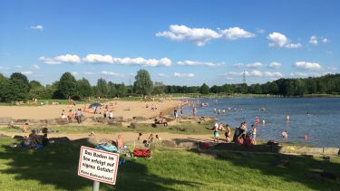People relaxing on Bochum lake