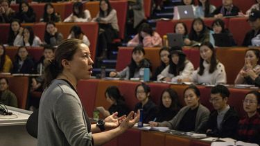 A guest at International Journalism Week addressing students in a lecture theatre. 