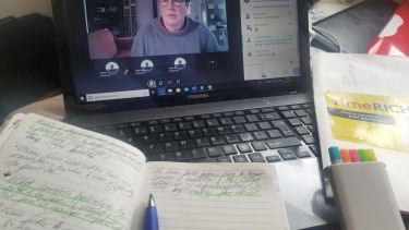 Dr Deborah Sporton delivering an online field class