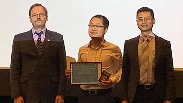 Dr Jiajia Liu receiving the Alexander Chizhevsky Medal