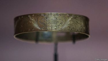 small collar made of copper with a crest