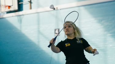 Rebecca Bedford playing badminton