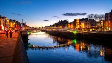 A photo of the River Liffey in Dublin at night