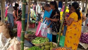 Women shopping at an outdoor market in India 