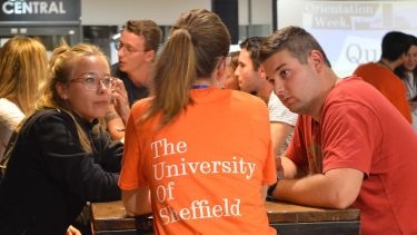 2 students talking to a student ambassador