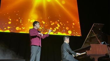 Xizong Chen and Zi'an Wang perform on the Oval stage