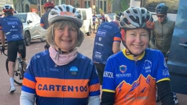 Sara and Glynis in their CARTEN100 cycling gear
