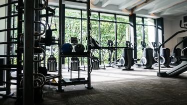 A room full of gym equipment 