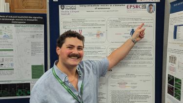 Benjamin Raven in front of his research poster
