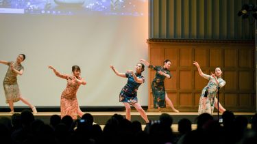 Wanlin Dance Academy performing Blooming Flowers And The Full Moon