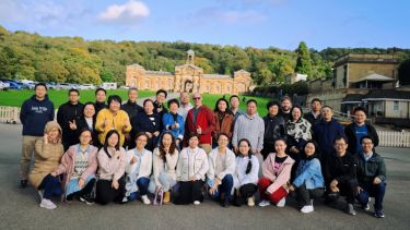 SCI staff together with 30 visiting scholars at Chatsworth House