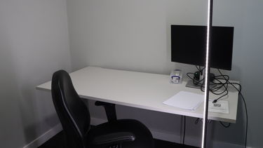 Assistive space 2.21 in the Information Commons with a chair, desk, monitor, and light 