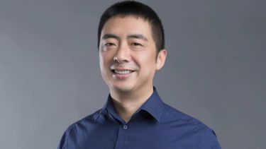 Head and shoulders image of Howard Zhang