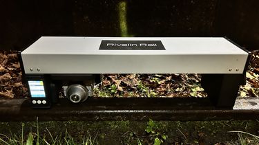  device on the rails 