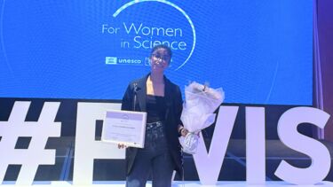 Dr Fatima Achamrah smiles with For Women in Science Award