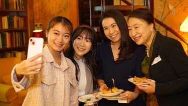 Sheffield alumnae taking a selfie at the Hong Kong alumni event.