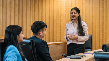 Student presents to MBA cohort 