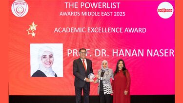 Dr Hanan Naser receiving her award 