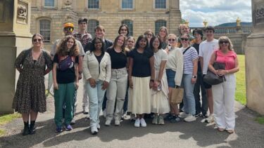 Tennessee University students and staff standing in front of Chatsworth House