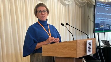 Dr Jen Vanderhoven speaking in parliament