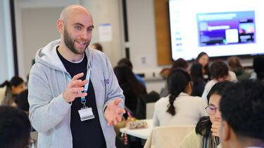 Tutor talking to students 