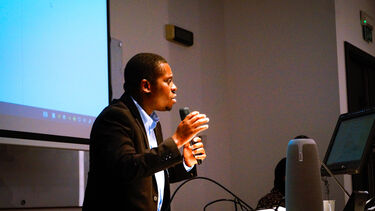 Picture of a speaker at the PEE24 Conference