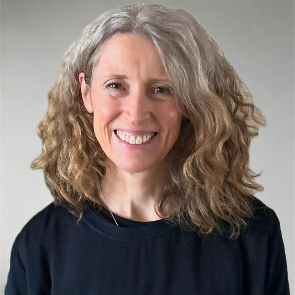 Profile picture of Photo pf Kathryn Hollingsworth smiling