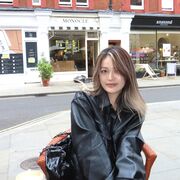 Ziwei (Zoe) Xu Headshot