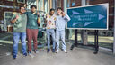 Students in the DIZ in front of a large screen 