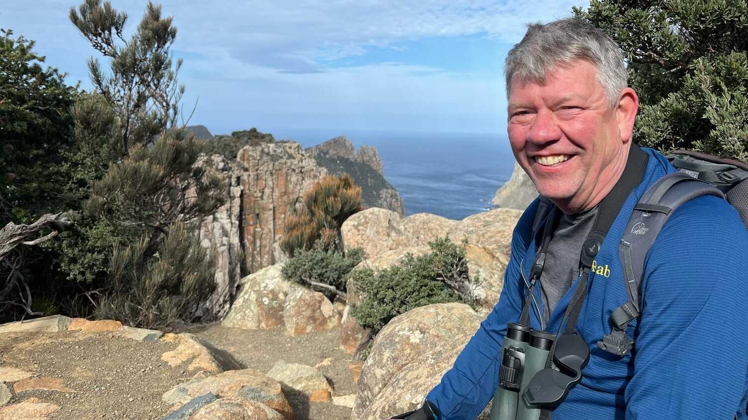 Thumbnail for Professor Ben Hatchwell honoured in The American Ornithological Society (AOS) aw…
